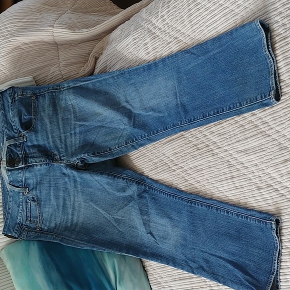 American Eagle Outfitters Denim - American Eagle Jeans. Size 8 regular crop.